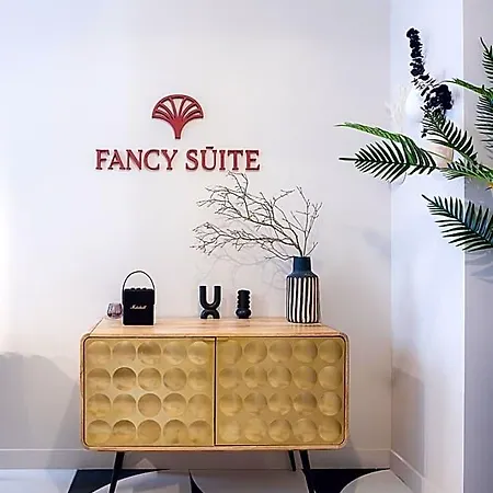 Host Fancy Daire