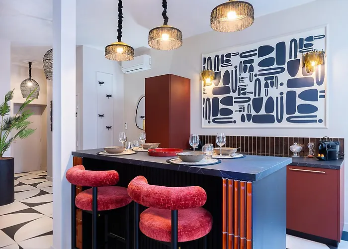 Daire Host Fancy Lyon